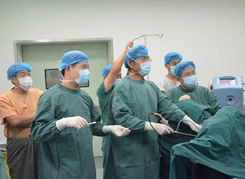 Endoscopic Holmium SuperPulse Laser 100W Gallery